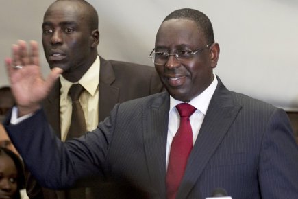 Le nouveau président sénégalais Macky Sall (ci-dessus), tombeur... (Photo:  Joe Penney, Reuters)