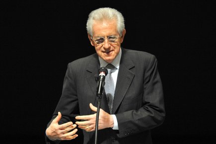 L'Allemagne et la France responsables de la crise, selon Monti «Cette histoire commence en 2003, lorsque l'euro n'était... (Photo AFP)