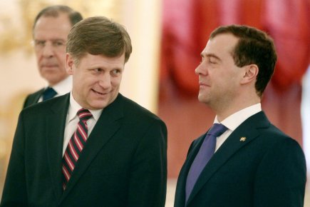 L'ambassadeur américain à Moscou Michael McFaul (au centre),... (Photo: Mikhail Metzel, Archives AP)