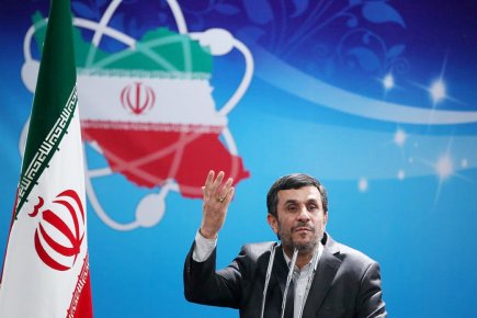 Le président Mahmoud Ahmadinejad a demandé aux Occidentaux... (Photo: AFP)