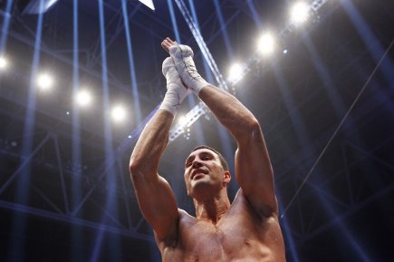 Vladimir Klitschko, lors de sa victoire contre Jean-Marc Mormeck,... (Photo: Reuters)
