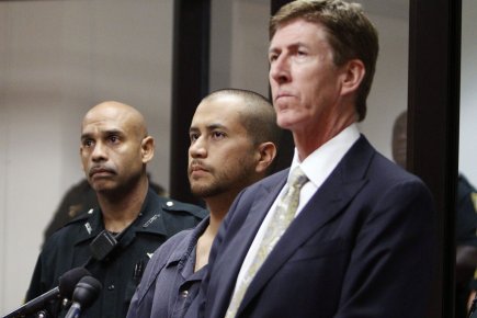 George Zimmerman (au centre), en compagnie de son... (Photo: Gary W. Green, Reuters)