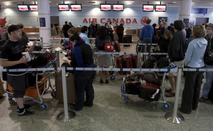 Aéroport de Montréal: les agents de Sécuritas rejettent l'offre Les agents de contrôle et coordonnateurs au contrôle... (Olivier Jean, REUTERS)