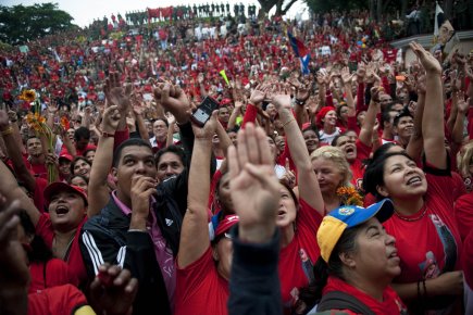 Des milliers de personnes se sont rassemblées sur... (Photo : Leo Ramirez, AFP)