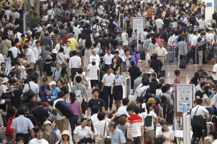 Le Japon était peuplé de quelque 127,799 millions... (Photo: Koji Sasahara, AP)