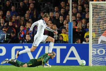 Fernando Torres a habilement déjoué le gardien du... (Photo: AFP)