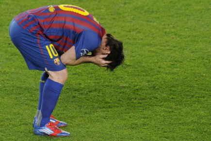 Lionel Messi a raté un penalty contre Chelsea,... (Photo: AFP)