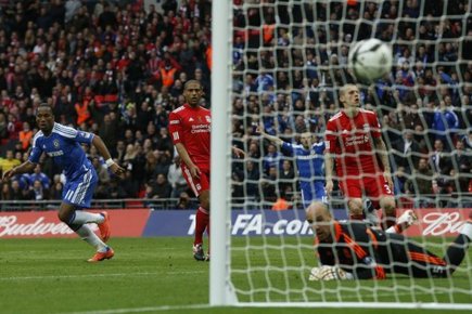Didier Drogba, à gauche, a marqué le deuxième... (Photo AP)