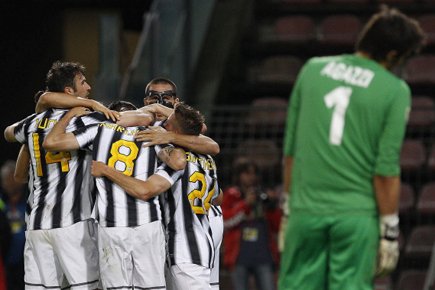 La Juventus Turin a remporté son 28e titre de championne d'Italie en battant... (Photo: Reuters)