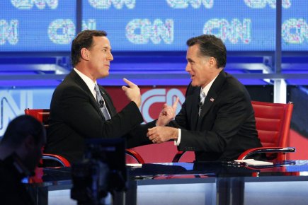 Mitt Romney (à droite) et Rick Santorum (à... (Photo AP)