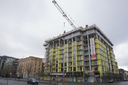 Folie du condo à Montréal La construction de condos affiche une hausse cumulative... (Photo: Ivanoh Demers, La Presse)