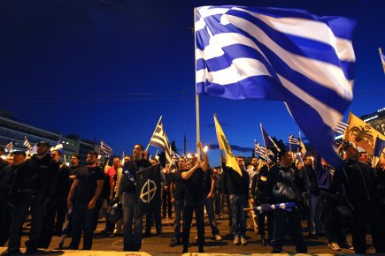 Crise européenne: à quelques jours de la catharsis Des partisans du parti d'extrême droite Aube dorée... (PHOTO YORGOS KARAHALIS, REUTERS)
