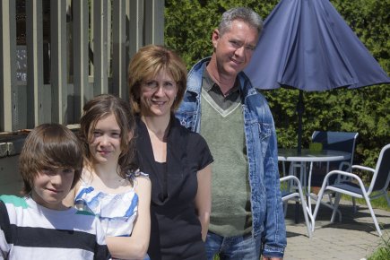 Laval: la nouvelle banlieue Linda Saulnier et sa fille, Laurence, Luc Patenaude... (Photo: Ivanoh Demers, La Presse)