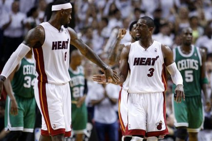 LeBron James et Dwayne Wade... (Photo Reuters)