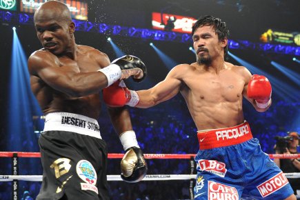 Le combat entre Manny Pacquiao (à droite) et... (Photo: AFP)