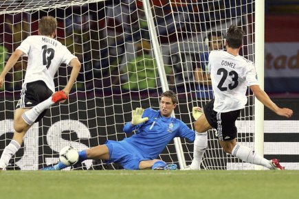 Mario Gomez a inscrit tous les buts de... (Photo: Reuters)