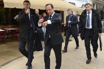 Le président français François Hollande, entouré de ses... (Photo: archives Reuters)