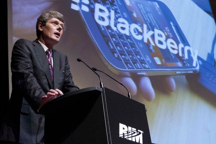 RIM présente ses nouveaux BlackBerry à des fournisseurs Thorsten Heins, président de RIM, lors de l'assemblée... (Photo: Reuters)