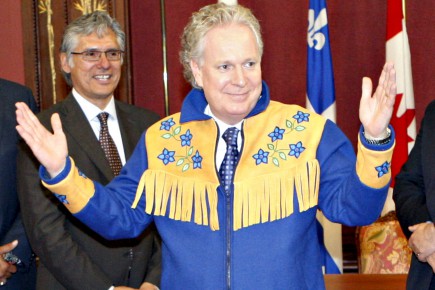 Plan Nord: un gouvernement régional à la Baie-James Le premier ministre du Québec Jean Charest arborait,... (Le Soleil, Pascal Ratthé)