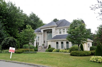 Les riches Canadiens... de plus en plus riches Le revenu médian des plus fortunés, qui était... (IMACOM, FRÉDÉRIC CÔTÉ)
