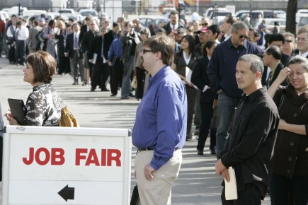 Foire d'emplois en Californie... (PHOTO PAUL SAKUMA, ARCHIVES ASSOCIATED PRESS)