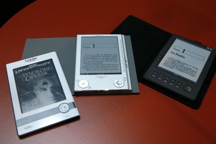 Livres numériques: trois éditeurs à l'amende Hachette, HarperCollins et Simon & Schuster, qui avaient passé... (PHOTO ARCHIVES AP)