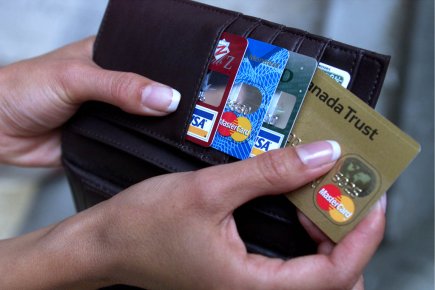 Les cartes pleines, l'épargne-retraite à sec Les cartes de crédit causent plus de problèmes... (Photo archives La Presse)