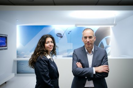 Fix Auto franchit le cap des 200 franchisés au pays Guy Bessette, président du conseil d'administration et Manon... (Photo Marco Campanozzi, La Presse)
