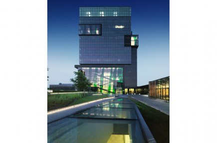 Construire beau, bon, rentable Le nouveau campus de l'Université de Sherbrooke à... (Photo Marc Cramer)