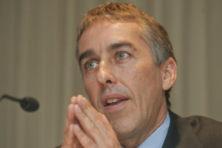 Taxe santé 2.0: la classe moyenne et les riches soulagés À partir de 2013, l'ancienne taxe santé de... (Photo La Presse Canadienne)