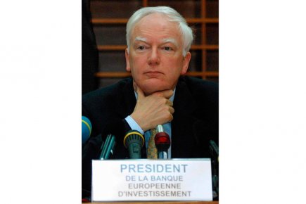 »L'euro n'est pas mort» L'ancien président de la Banque européenne d'investissement, Philippe... (Photo Gérard Cerles, archives Agence France-Presse)