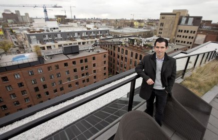 Comment savoir si les frais de copropriété sont réalistes? Philippe Jussaume, propriétaire de condo, dans un des... (Photo: Alain Roberge, La Presse)