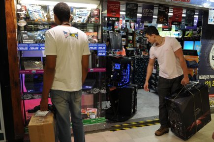 La Chine et la Brésil font le pari du crédit De plus en plus de produits de consommation... (Photo AFP)