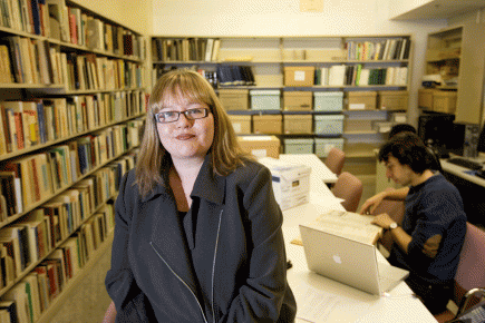 L'archiviste, entre le présent et l'avenir Nathalie Denis fournit aux employés de l'université des... (PHOTO ALAIN ROBERGE, LA PRESSE)