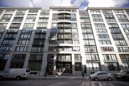 Copropriété: une cotisation spéciale de 100 000$, est-ce possible? Le 1 McGill, situé dans le Vieux-Montréal, est... (Photo Marco Campanozzi, La Presse)