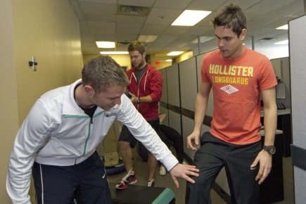 Le sport, au bureau Une séance d'entraînement physique en entreprise avec l'entraîneur... (Photo fournie par Mathieu Sirois)