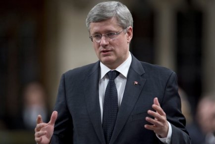 Harper souhaite moins de dettes aux Canadiens pour 2013 Tout en précisant que le gouvernement appliquait des... (Photo Adrian Wyld, La Presse Canadienne)