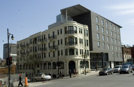Tidan a payé 10 millions pour l'ex-hôtel Godin L'hôtel de 136 chambres, situé au coin de... (PHOTO ARMAND TROTTIER, LA PRESSE)