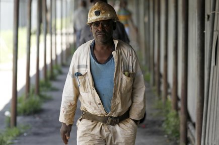Crise du platine: Amplats supprime 14 000 emplois Amplats, détenue à 80% par le conglomérat Anglo... (Photo Reuters)