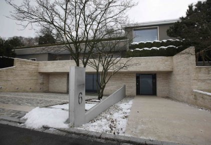 La villa du patron de Glencore vandalisée Une petite explosion a causé des dommages au...
