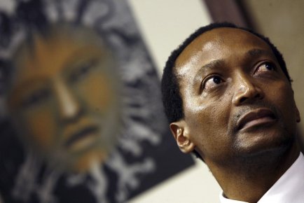 L'homme le plus riche d'Afrique du Sud va donner 50% de sa fortune Né à Soweto, Patrice Motsepe, 51 ans, contrôle... (Photo AFP)