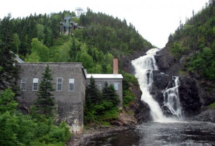 Québec met fin aux projets de minicentrales Le projet de Val-Jalbert est épargné par la...