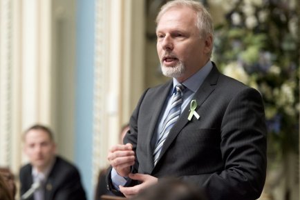 Gestion de l'offre: Lisée inquiète les libéraux Lundi, lors d'un point de presse à Montréal,... (Photo Jacques Boissinot, La Presse Canadienne)