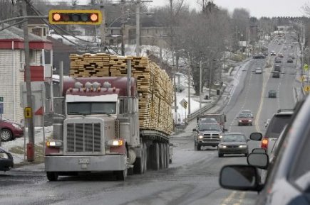 Le Conference Board prévoit une pénurie de camionneurs Un très grand nombre de biens transportés au... (Photo: Alain Roberge, archives La Presse)
