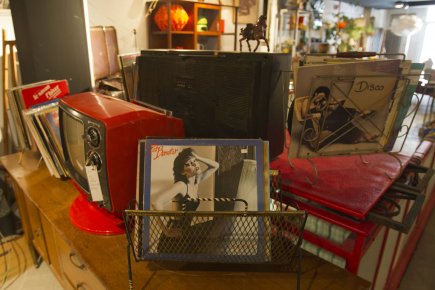 Rétro kitsch à Saint-Henri Le Mixx Authentik, rue Notre-Dame Ouest, se spécialise... (Photo Olivier Jean, La Presse)