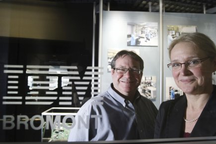 Transfert de connaissances: à l'action dès maintenant! François Nadeau et Claire Langan, de l'usine IBM de... (Photo Stéphane Champagne, collaboration spéciale)