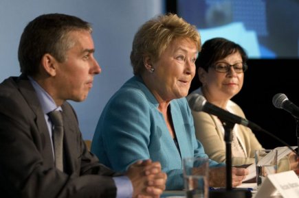 Ericsson investira plus de 1,2 milliard à Vaudreuil-Dorion Pauline Marois, Nicolas Marceau et Élaine Zakaïb lors... (Photo Robert Skinner, La Presse)