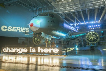 Le vol inaugural du CSeries pourra avoir lieu en juin Bombardier a dévoilé le premier appareil de sa... (Photo Ivanoh Demers, La Presse)