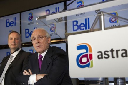 Le CRTC dit oui à Bell-Astral Les PDG de Bell Canada Enterprises (BCE) et... (Photo Christinne Muschi, Archives Reuters)