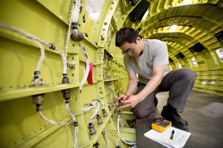 La fameuse loi sur les compétences Les entreprises en aéronautique, notamment, investissent davantage que... (PHOTO ALAIN ROBERGE, ARCHIVES LA PRESSE)